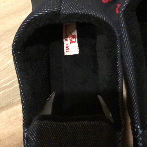 True Religion Slippers Med (9-10) - Picture 4 of 5